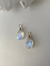 RAINBOW MOONSTONE PEAR BRIOLETTE
