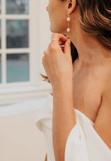 CLASSIC PEARL DROP EARRINGS