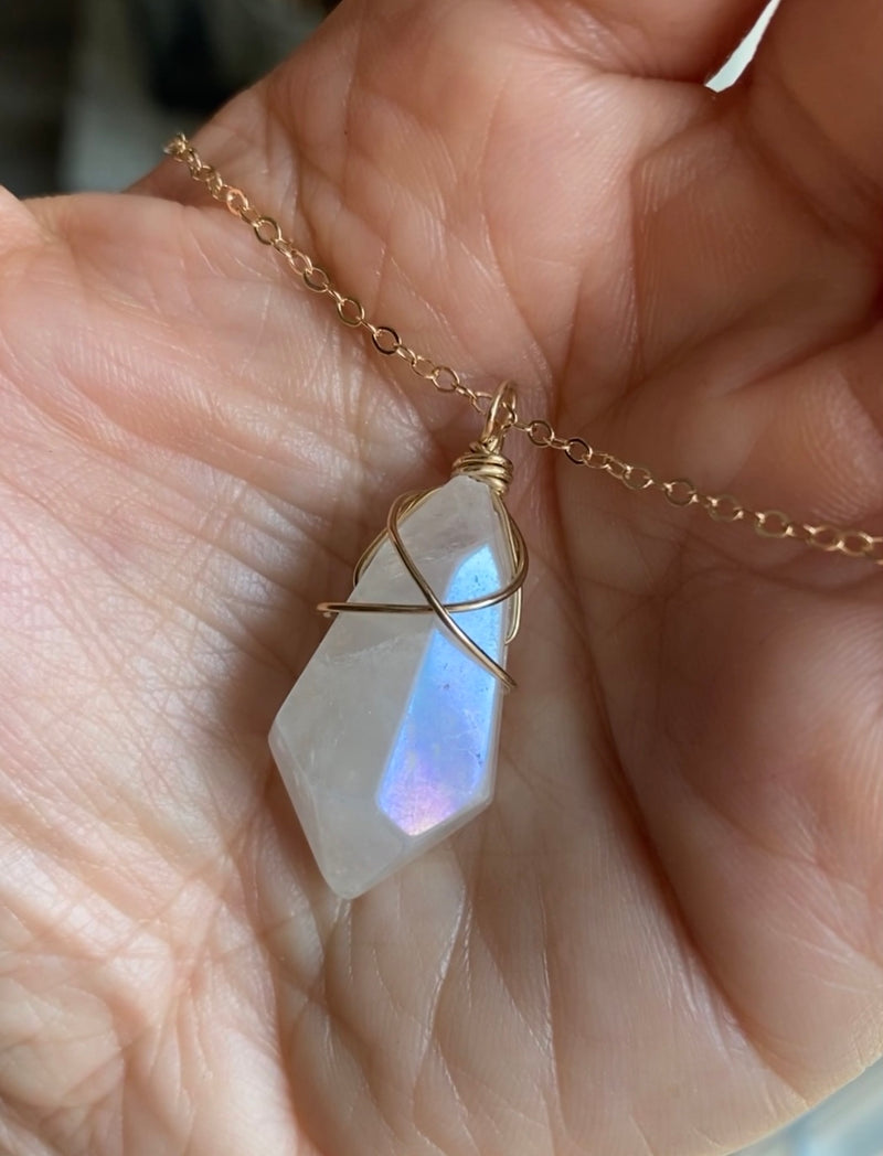 WHITE AURA CRYSTAL NECKLACE